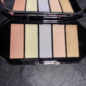 Becca- Ocean Jewels highlighter palette